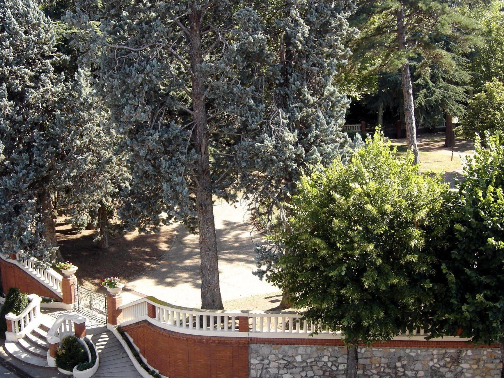 Hotel Restaurant Du Lauragais Logis De France Villefranche-de-Lauragais Kültér fotó